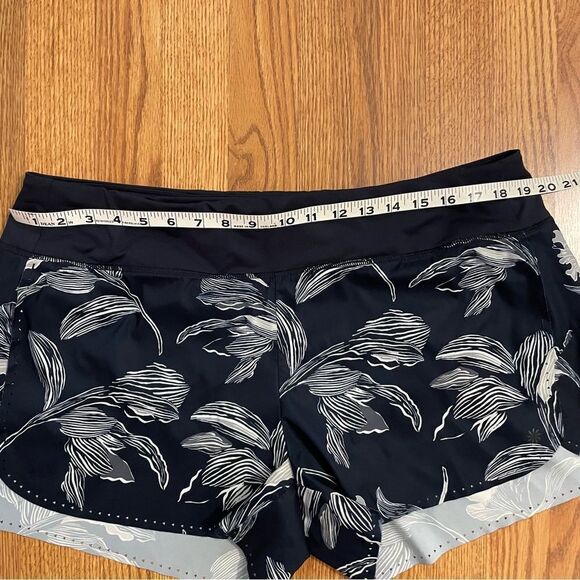Athleta Navy Blue Floral Print Laser Run Short Sz-XL - Picture 8 of 10